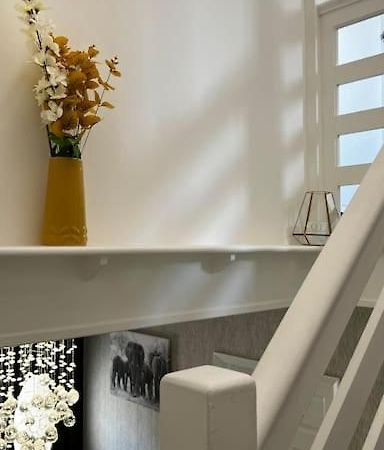 בילריקי Cheerful 3 Bedroom Townhouse With Free Parking. מראה חיצוני תמונה