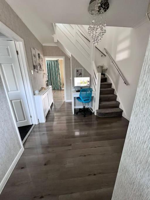 בילריקי Cheerful 3 Bedroom Townhouse With Free Parking. מראה חיצוני תמונה