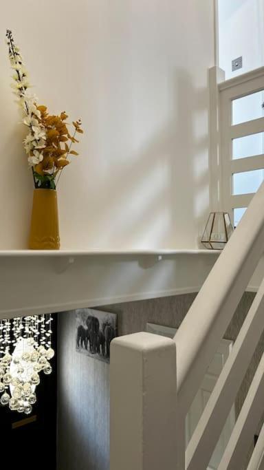 בילריקי Cheerful 3 Bedroom Townhouse With Free Parking. מראה חיצוני תמונה