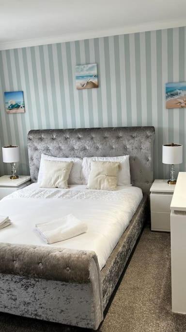 בילריקי Cheerful 3 Bedroom Townhouse With Free Parking. מראה חיצוני תמונה