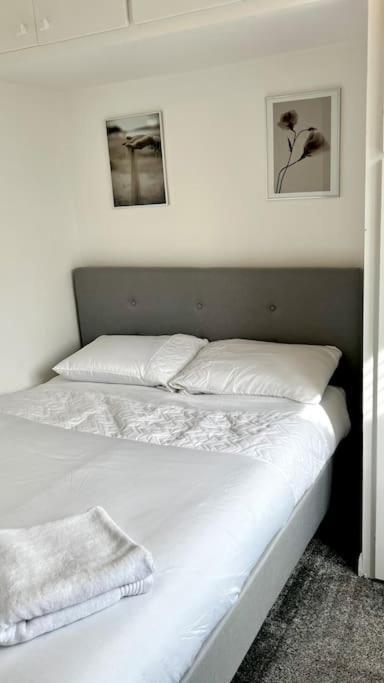 בילריקי Cheerful 3 Bedroom Townhouse With Free Parking. מראה חיצוני תמונה