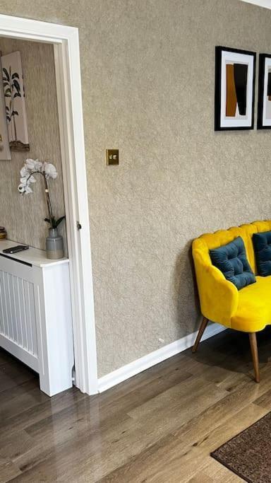 בילריקי Cheerful 3 Bedroom Townhouse With Free Parking. מראה חיצוני תמונה