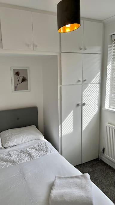בילריקי Cheerful 3 Bedroom Townhouse With Free Parking. מראה חיצוני תמונה
