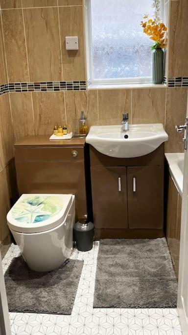 בילריקי Cheerful 3 Bedroom Townhouse With Free Parking. מראה חיצוני תמונה