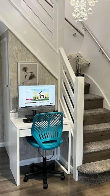 בילריקי Cheerful 3 Bedroom Townhouse With Free Parking. מראה חיצוני תמונה
