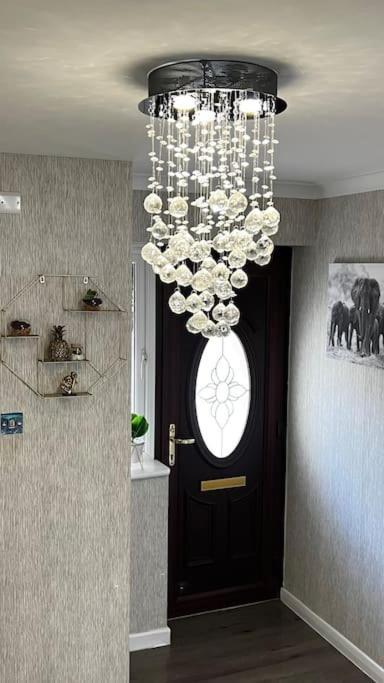 בילריקי Cheerful 3 Bedroom Townhouse With Free Parking. מראה חיצוני תמונה