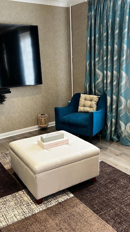 בילריקי Cheerful 3 Bedroom Townhouse With Free Parking. מראה חיצוני תמונה