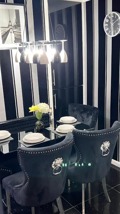 בילריקי Cheerful 3 Bedroom Townhouse With Free Parking. מראה חיצוני תמונה